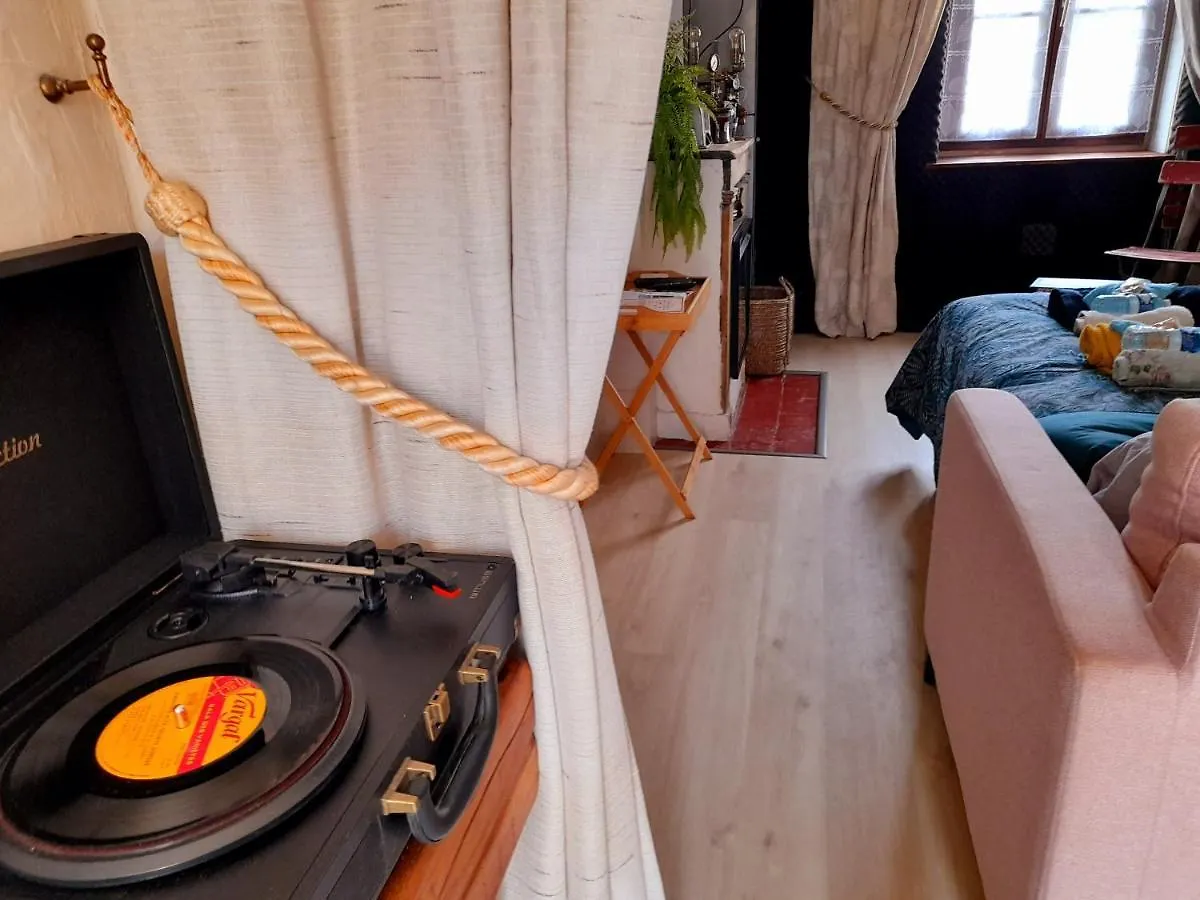 Chaleureux studio en rez de chaussée Moulins  Appartement